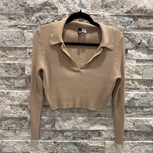 H&M Tan Ribbed Long Sleeve Crop Top, size L,
V neck, with collar